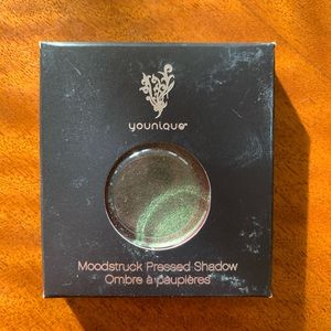 Younique eyeshadow Inconceivable